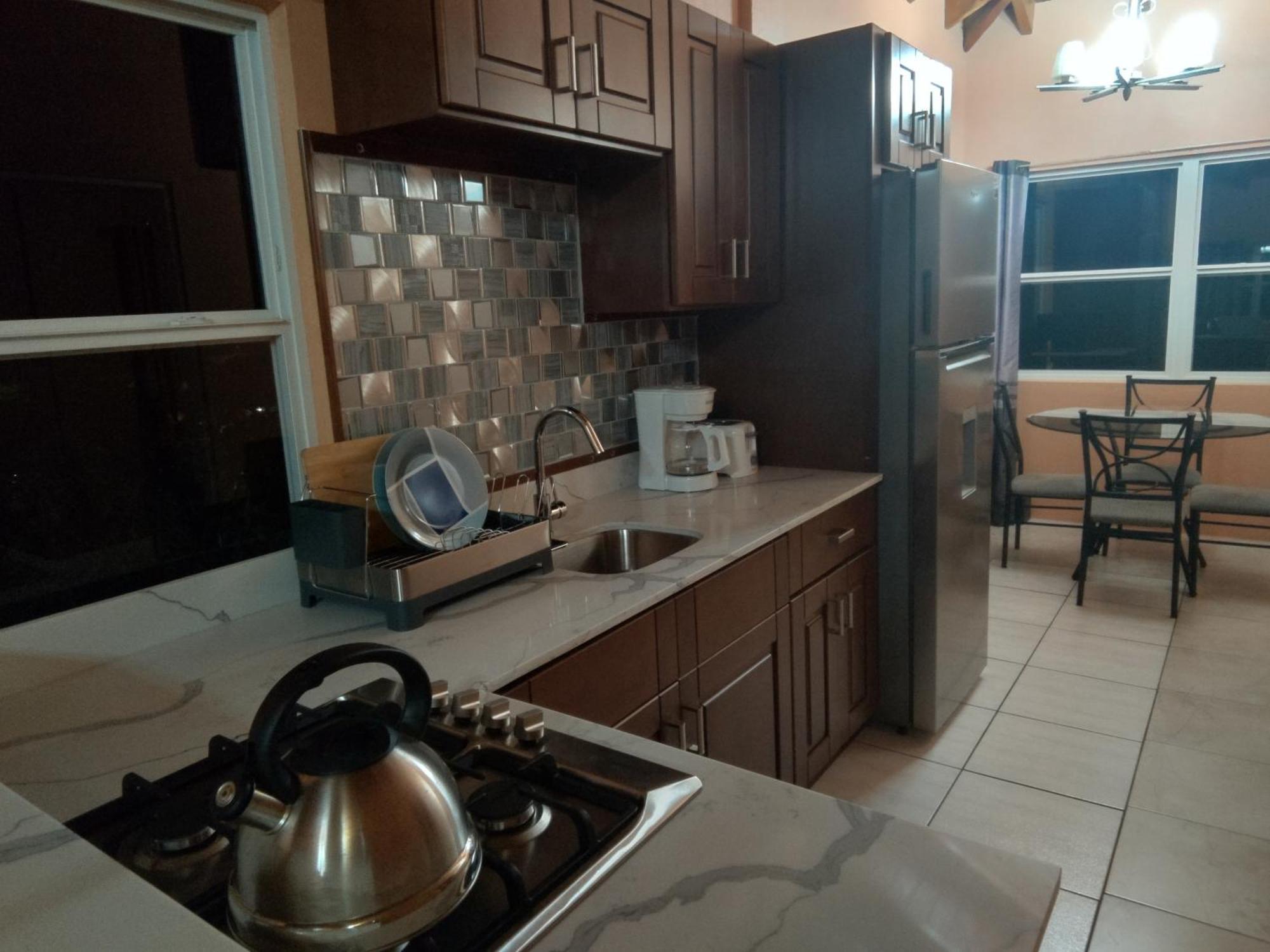 Zeus Estate Guesthouse St. John's المظهر الخارجي الصورة