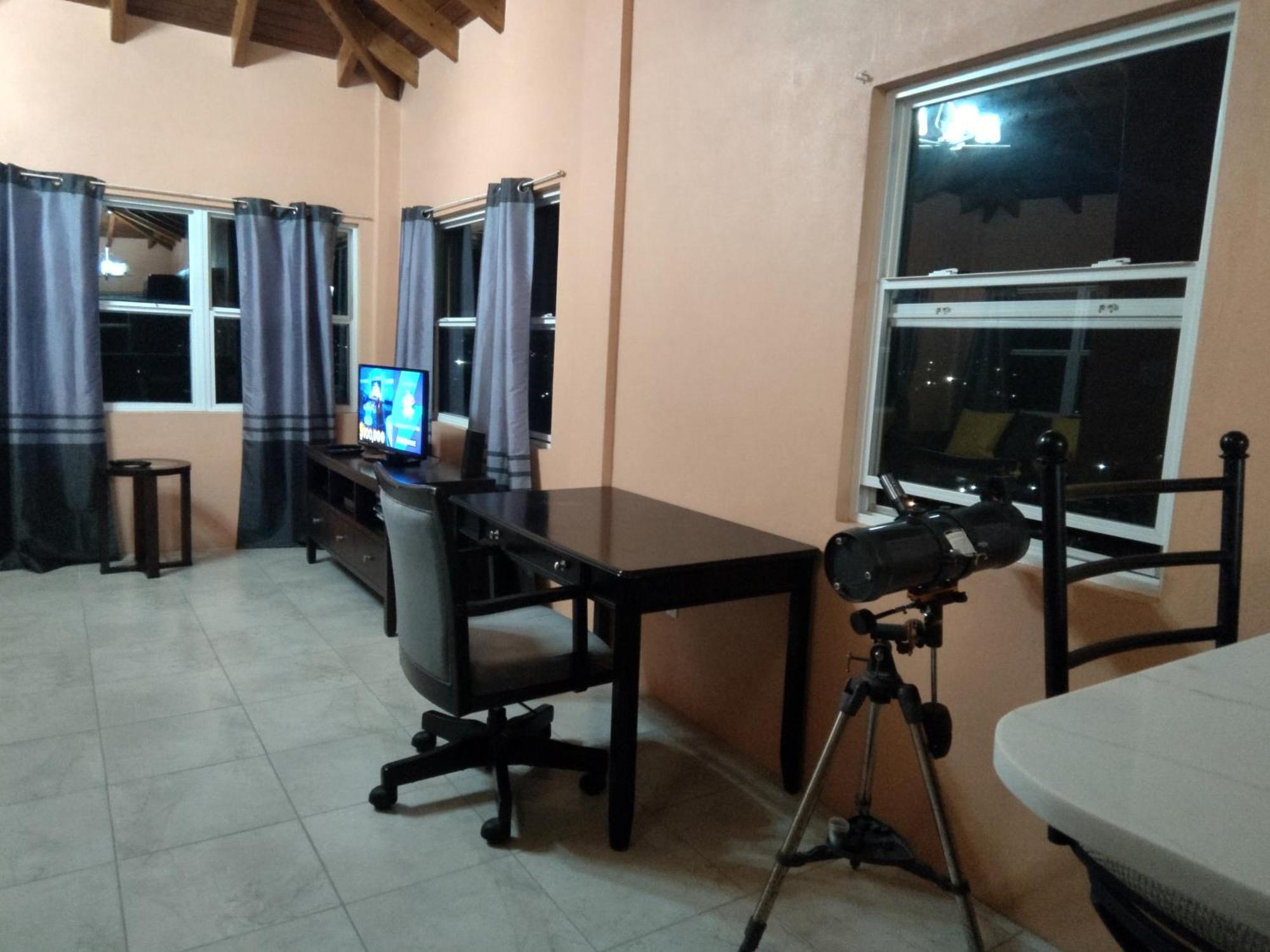 Zeus Estate Guesthouse St. John's المظهر الخارجي الصورة