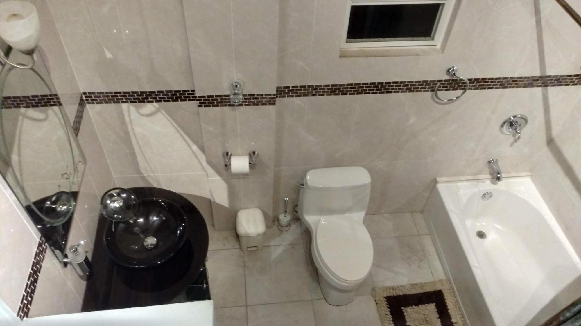 Zeus Estate Guesthouse St. John's المظهر الخارجي الصورة