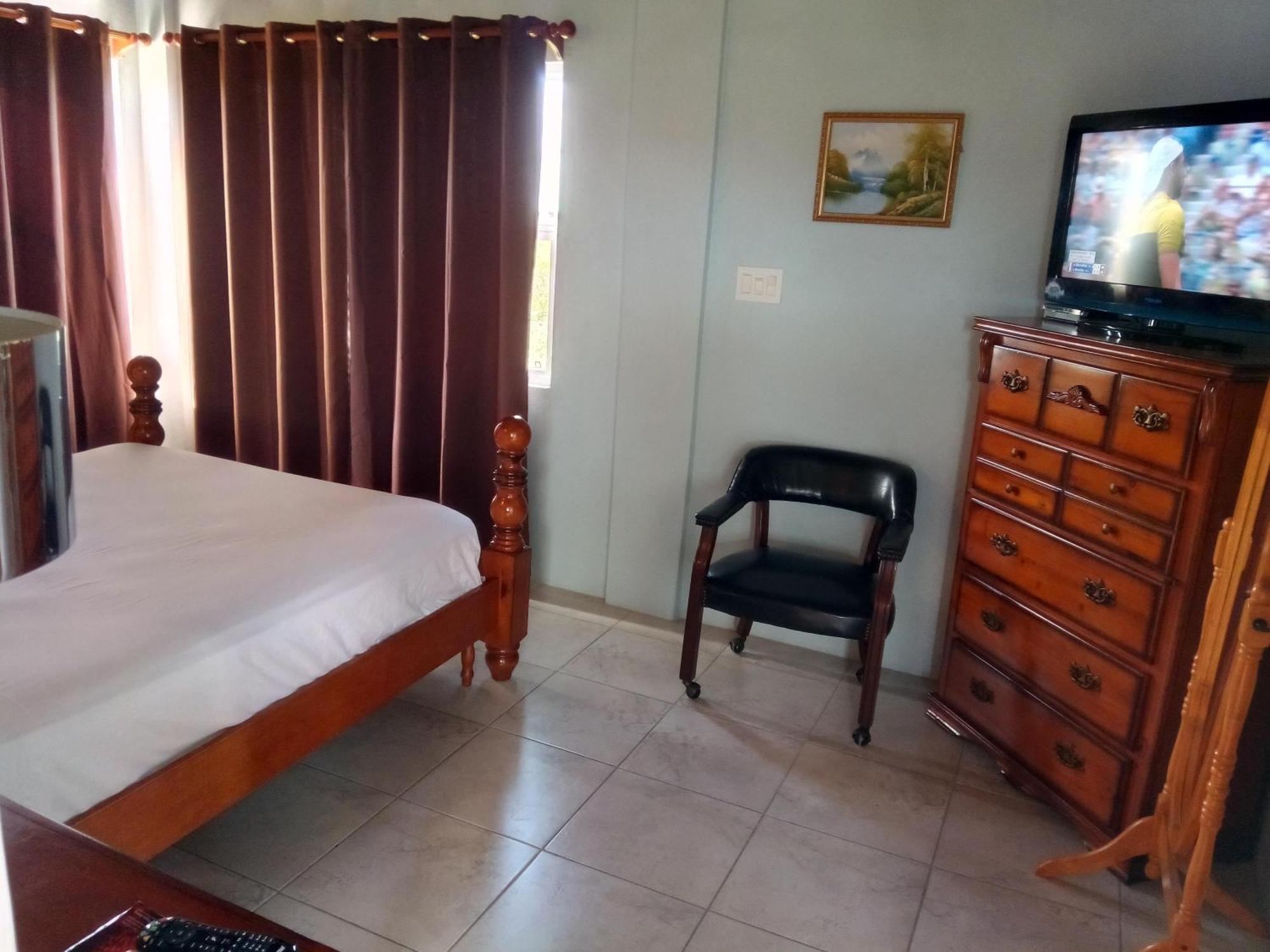 Zeus Estate Guesthouse St. John's المظهر الخارجي الصورة