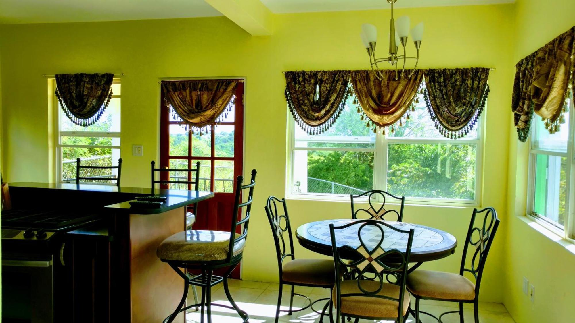 Zeus Estate Guesthouse St. John's المظهر الخارجي الصورة