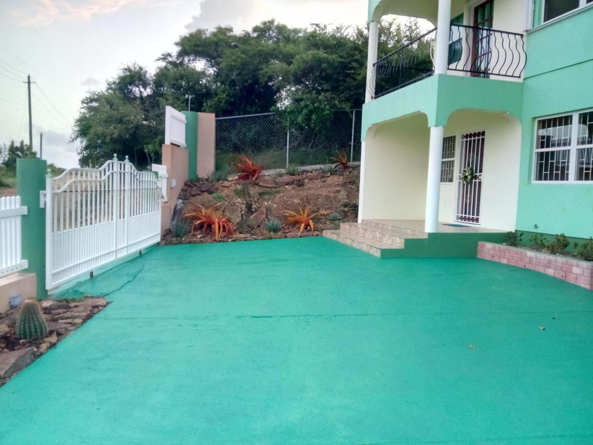 Zeus Estate Guesthouse St. John's المظهر الخارجي الصورة