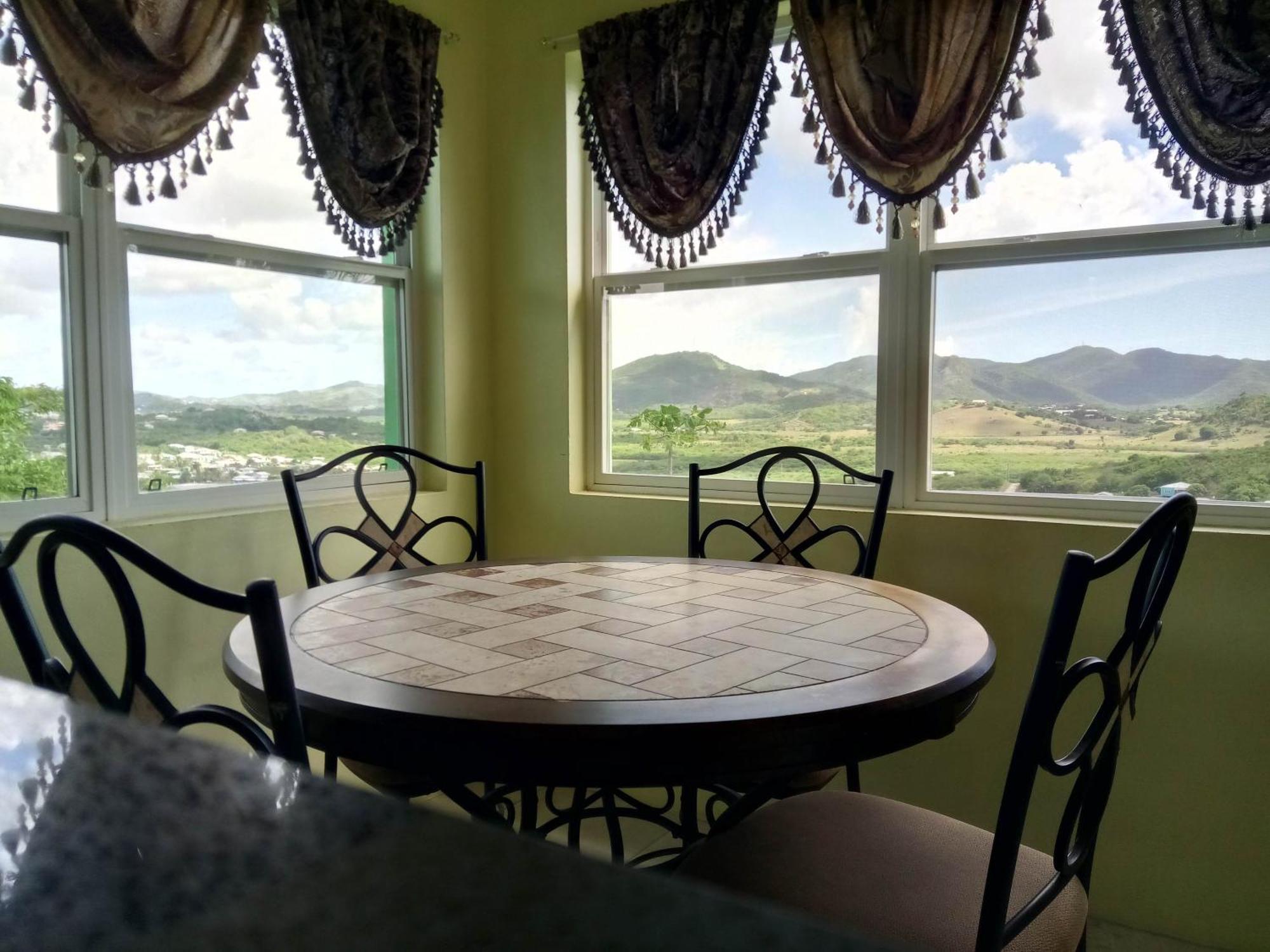 Zeus Estate Guesthouse St. John's المظهر الخارجي الصورة