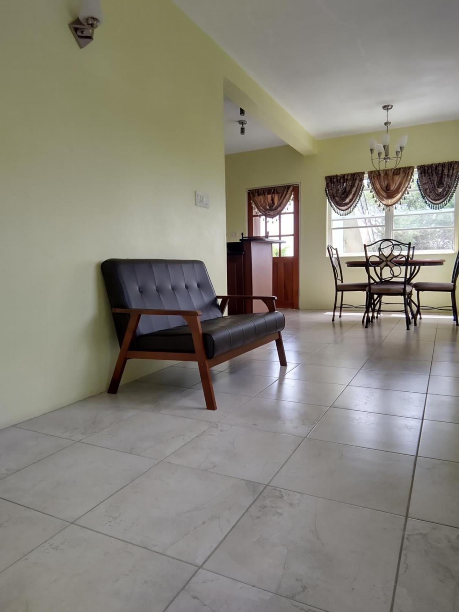 Zeus Estate Guesthouse St. John's الغرفة الصورة