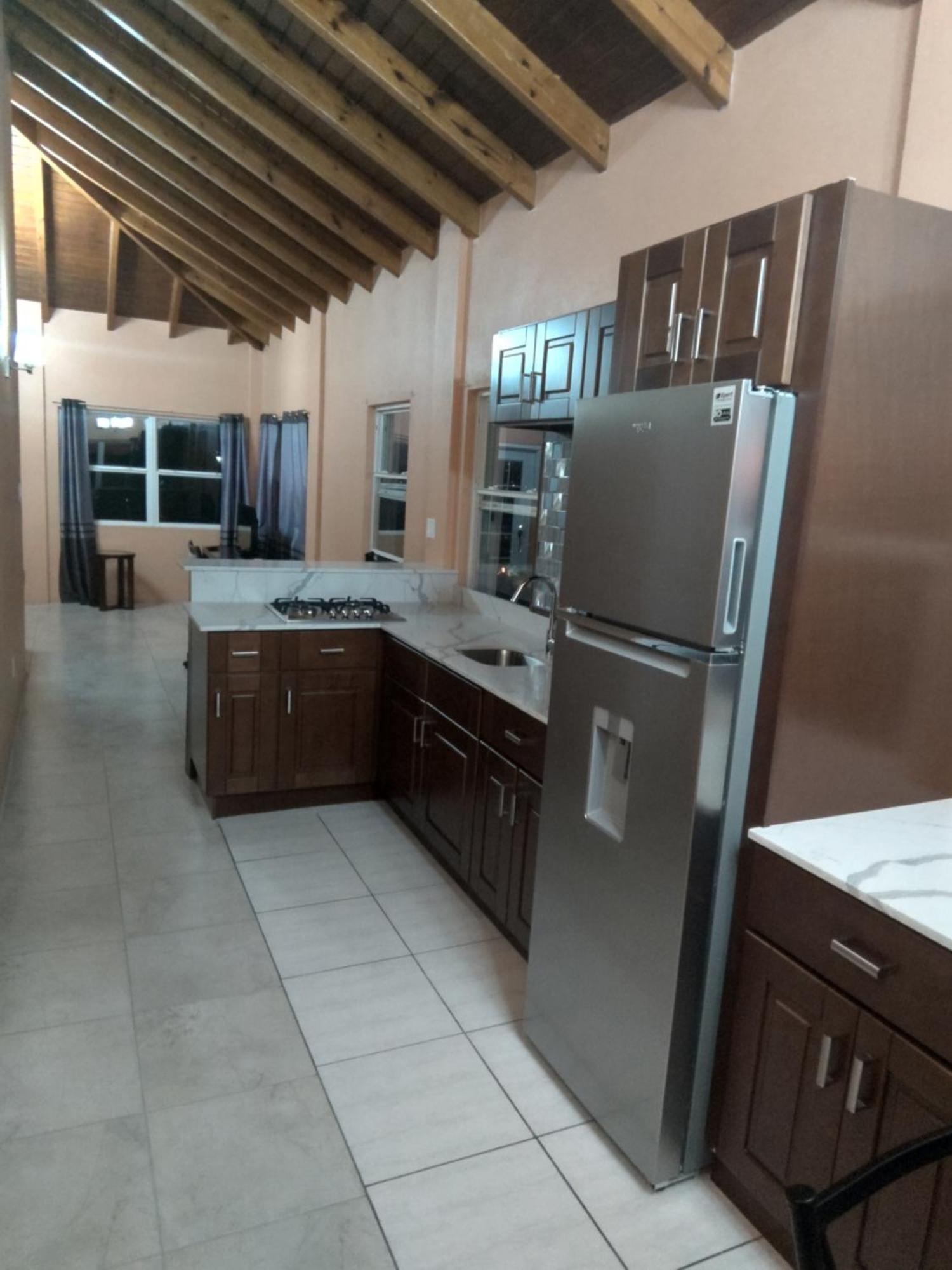 Zeus Estate Guesthouse St. John's الغرفة الصورة